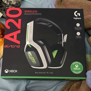 Astr A20 Wireless Gaming Headset - Black and Green